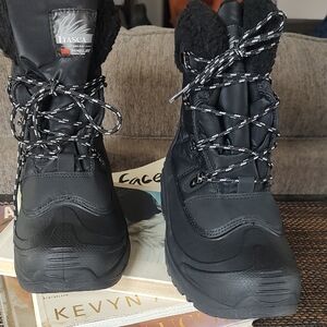 Itasca Black Women's Insulated Lace-Up Winter Boots